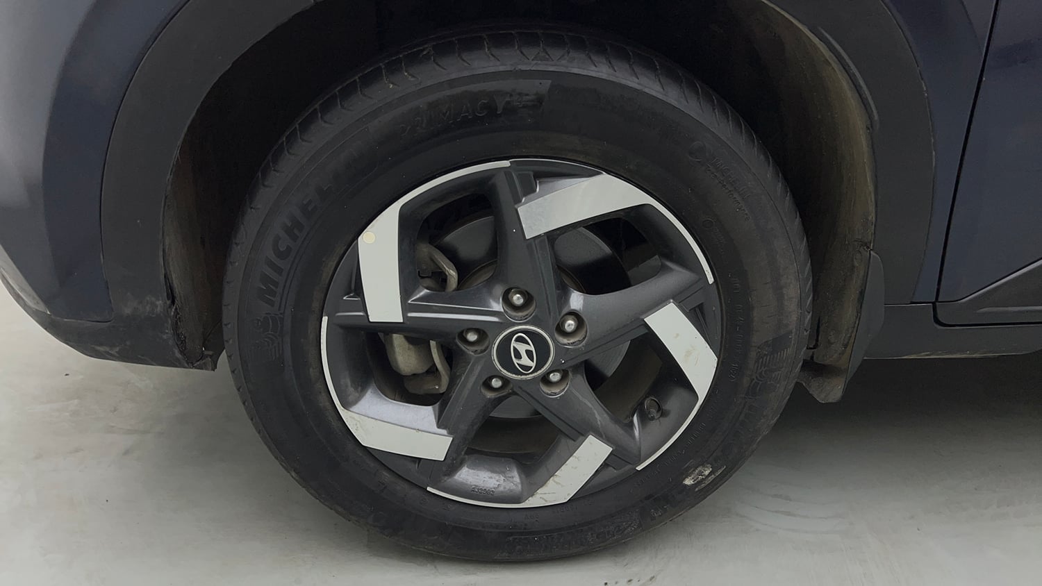 Used 2019 Hyundai Venue SX Plus 1.0 Turbo DCT Petrol Automatic tyres LEFT FRONT TYRE RIM VIEW