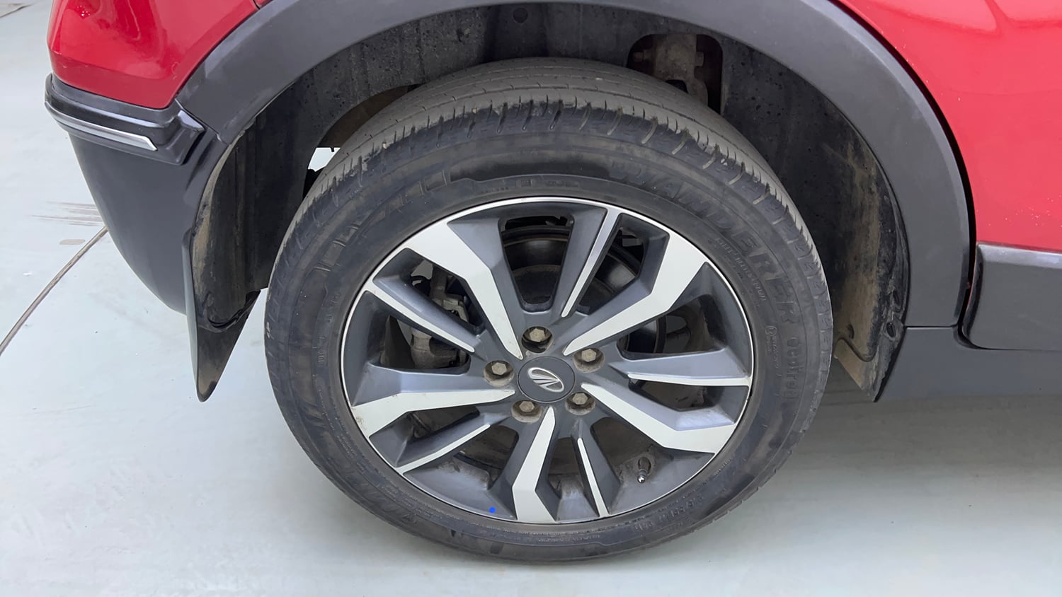 Used 2021 Mahindra XUV 300 W8 (O) 1.2 Petrol AMT Petrol Automatic tyres RIGHT REAR TYRE RIM VIEW