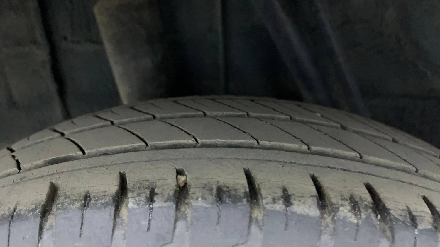 Used 2022 Renault Kwid RXT 1.0 (O) Petrol Manual tyres RIGHT REAR TYRE TREAD VIEW
