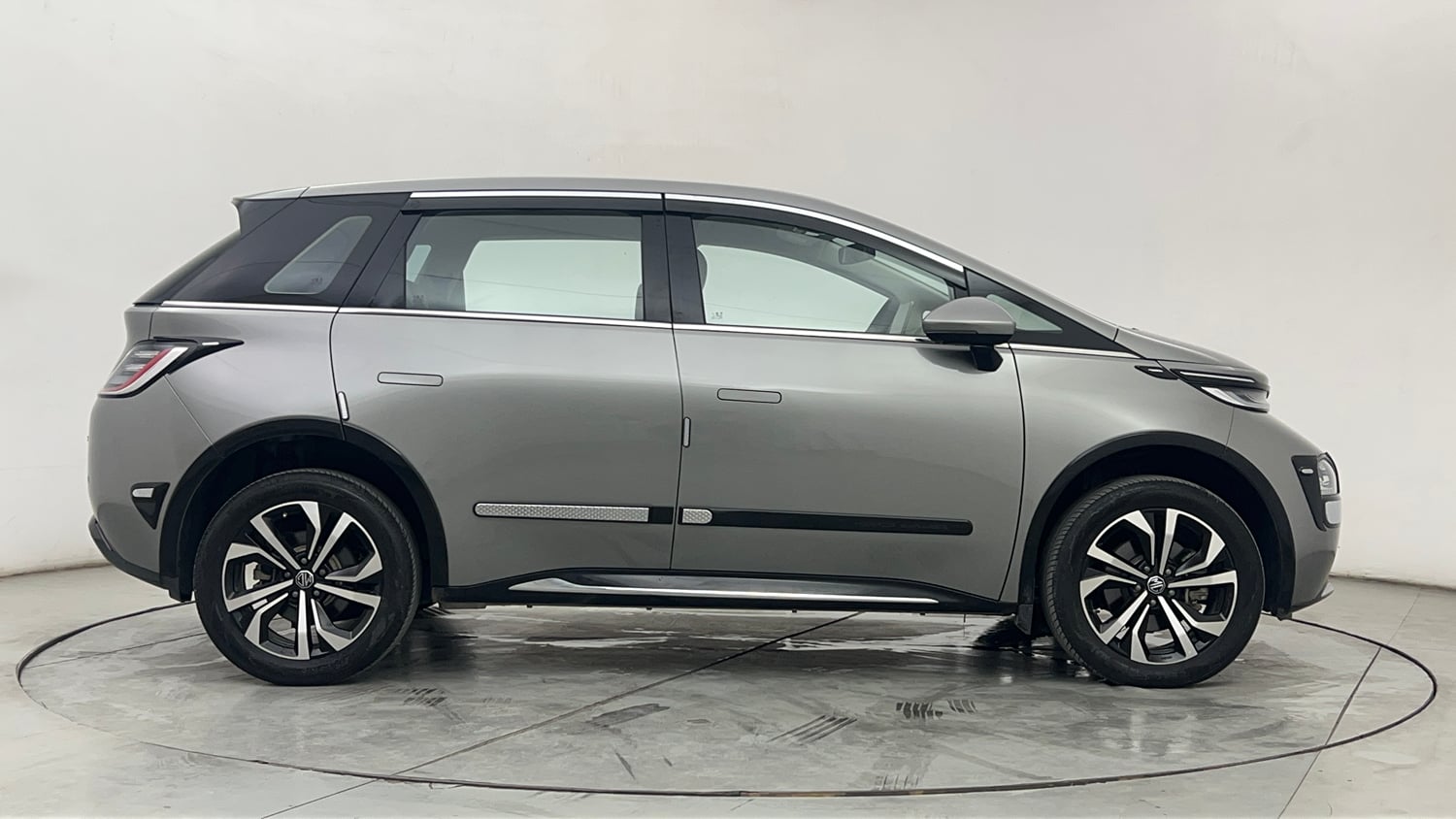Used 2026 MG Motors Windsor EV Essence Pro Electric Automatic exterior RIGHT SIDE VIEW