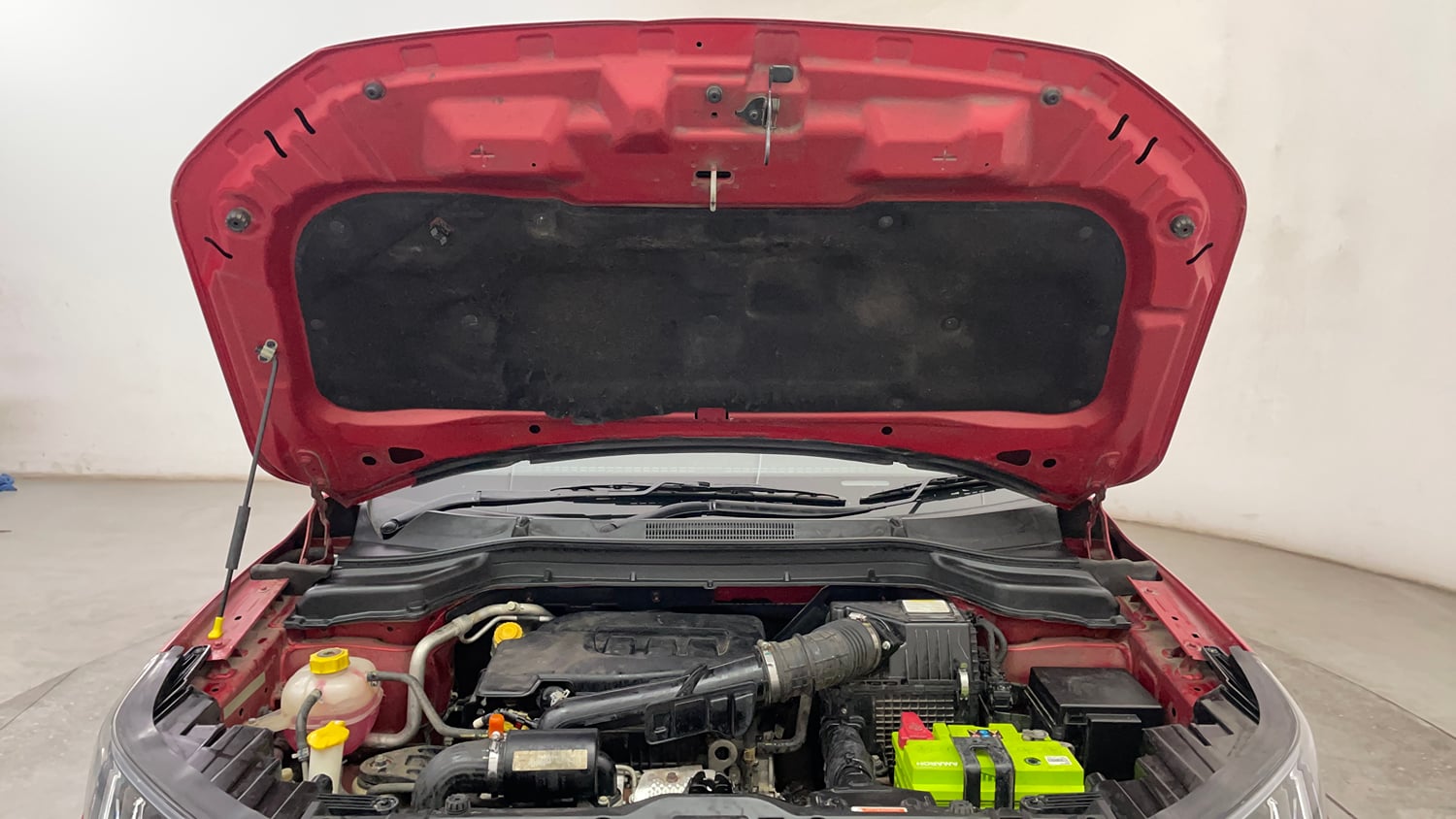 Used 2021 Mahindra XUV 300 W8 1.2 Petrol Petrol Manual engine ENGINE & BONNET OPEN FRONT VIEW
