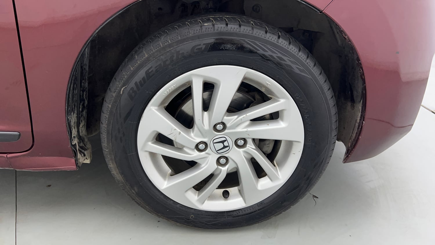 Used 2017 Honda Jazz V AT Petrol Petrol Automatic tyres RIGHT FRONT TYRE RIM VIEW