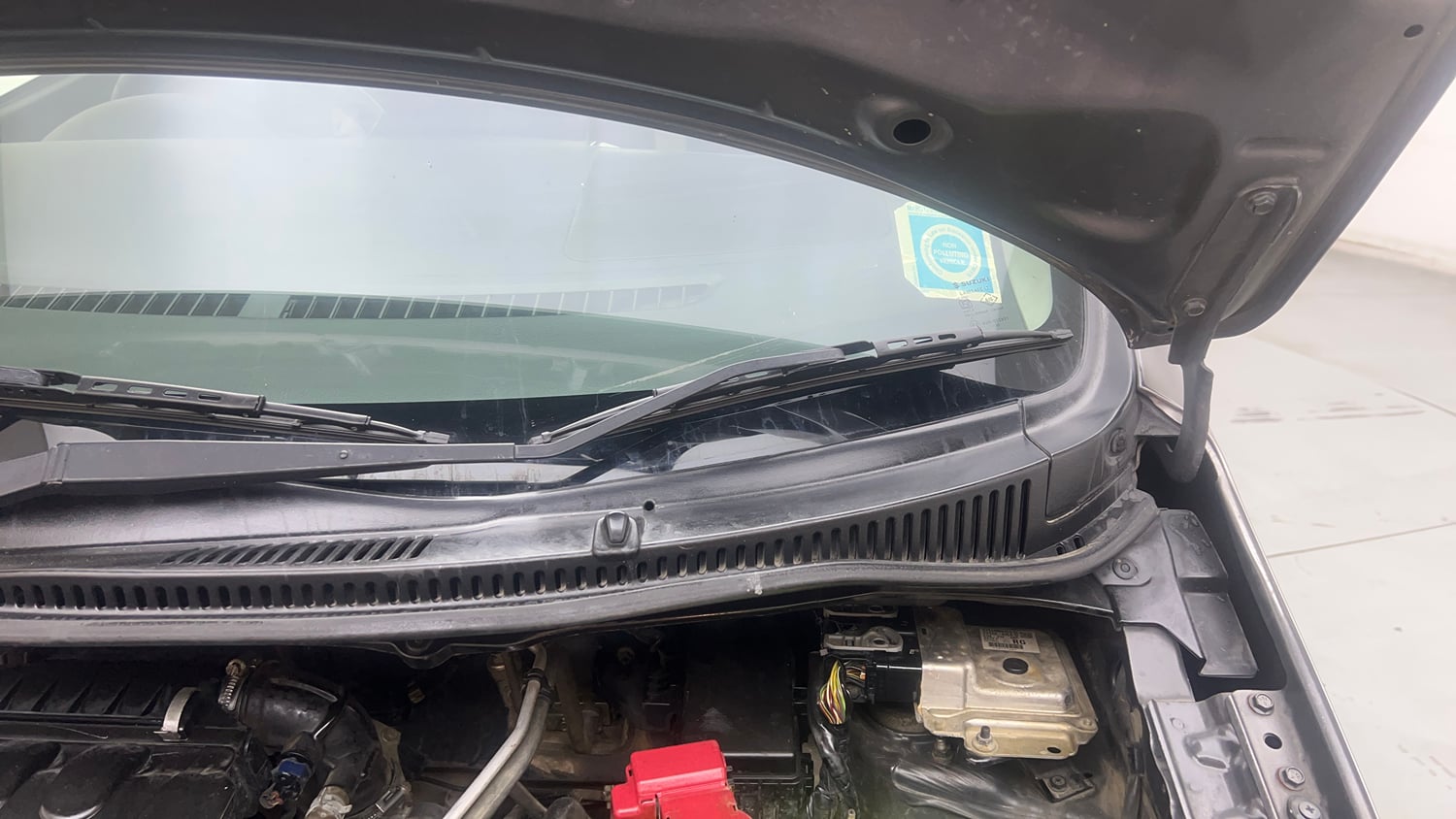 Used 2018 Maruti Suzuki Wagon R 1.0 VXI AMT (O) Petrol Automatic engine ENGINE LEFT SIDE HINGE & APRON VIEW