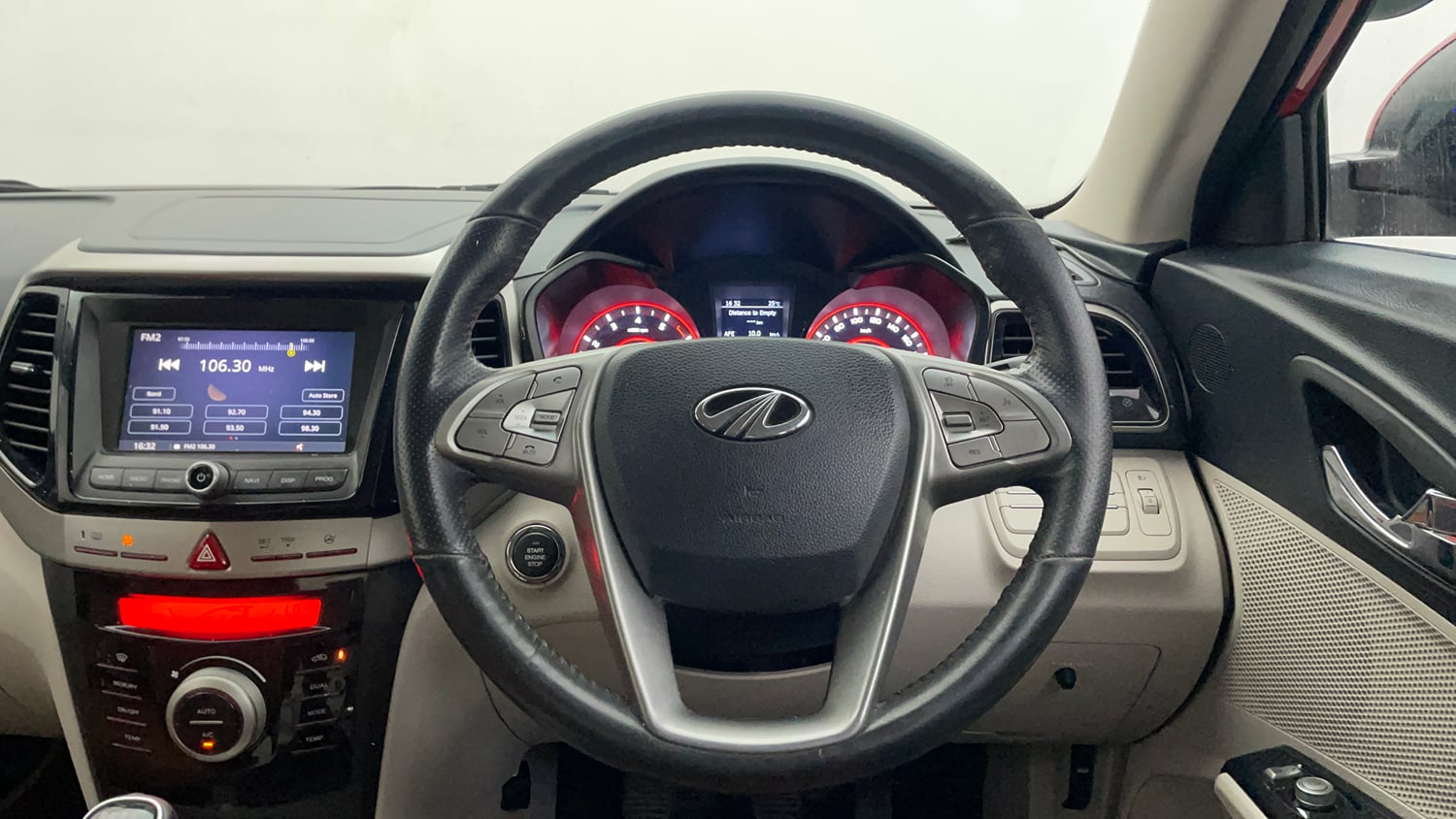 Used 2021 Mahindra XUV 300 W8 1.2 Petrol Petrol Manual interior STEERING VIEW