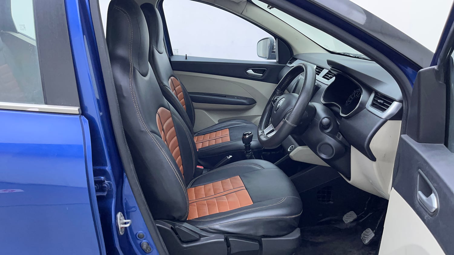 Used 2022 Renault Triber RXZ Dual Tone Petrol Manual interior RIGHT SIDE FRONT DOOR CABIN VIEW