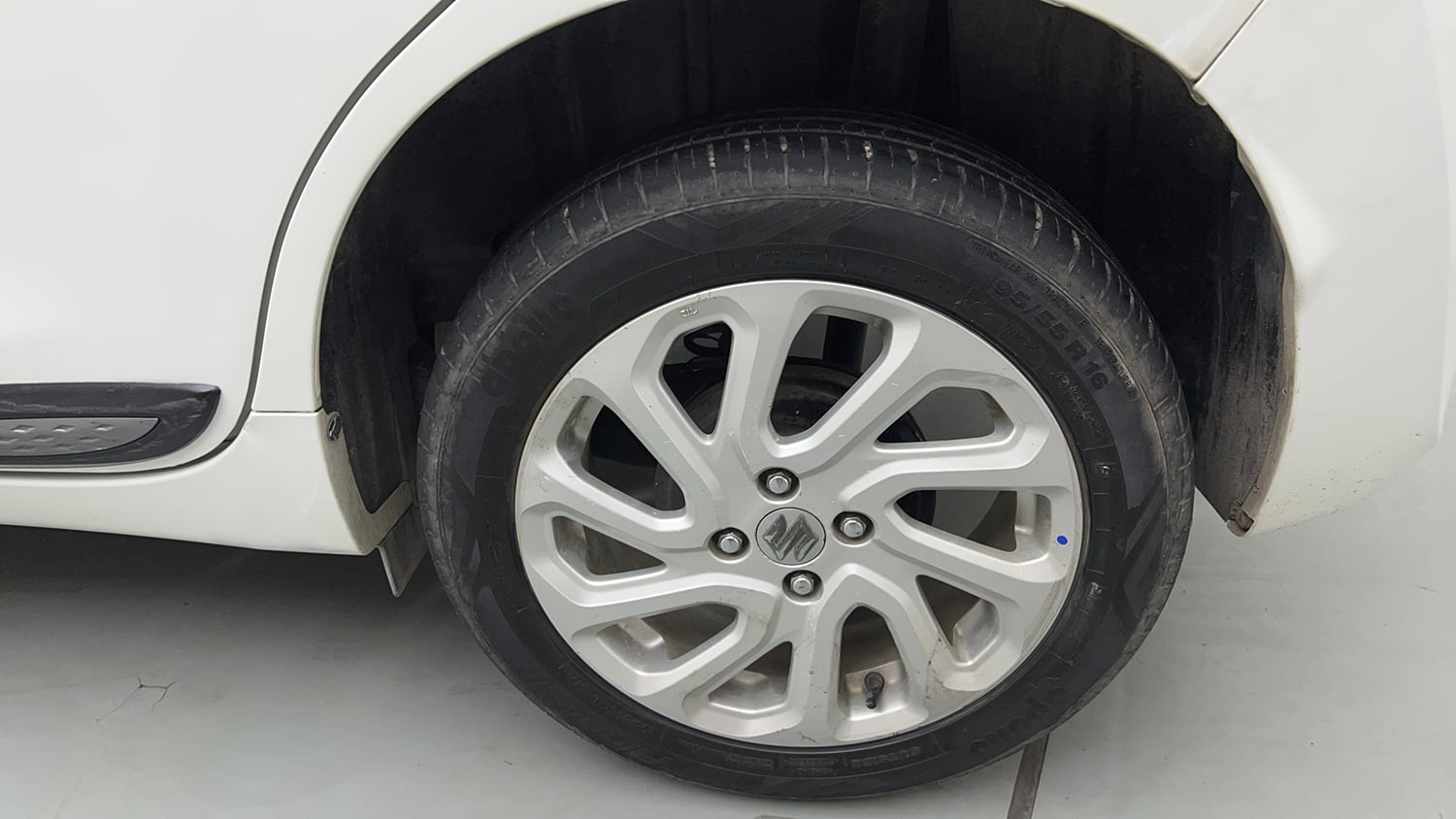 Used 2022 Maruti Suzuki Baleno Zeta MT Petrol Manual tyres LEFT REAR TYRE RIM VIEW