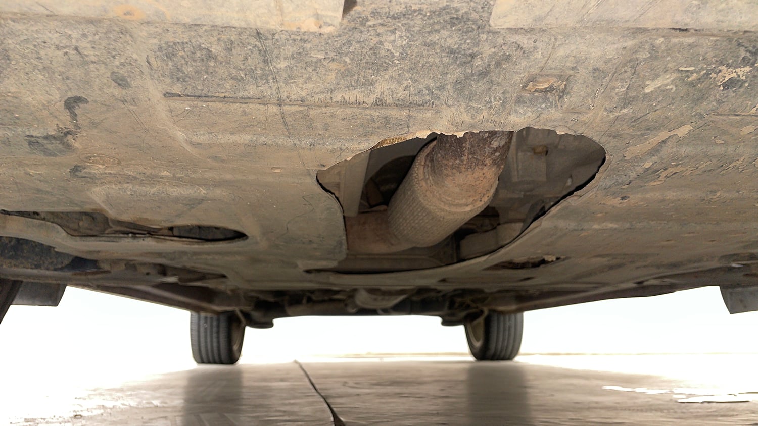 Used 2021 Mahindra XUV 300 W8 1.2 Petrol Petrol Manual extra FRONT LEFT UNDERBODY VIEW