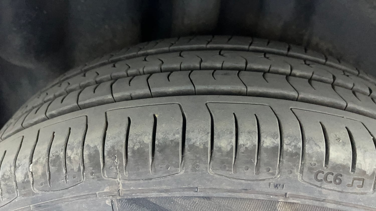 Used 2020 Volkswagen Polo Comfortline Plus 1.0L MPI Petrol Manual tyres RIGHT REAR TYRE TREAD VIEW