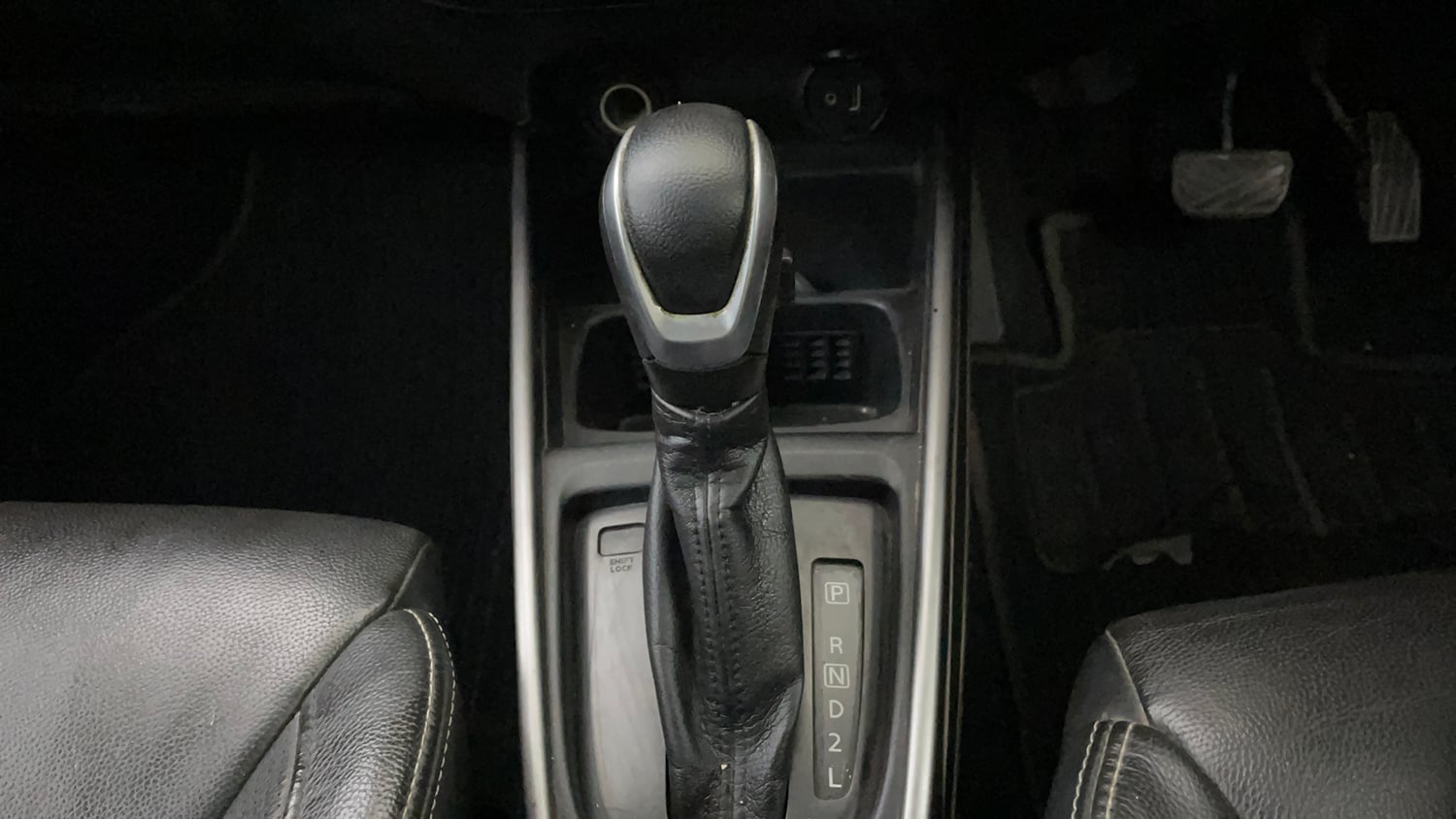 Used 2019 Maruti Suzuki XL6 Alpha AT Petrol Petrol Automatic interior GEAR  KNOB VIEW