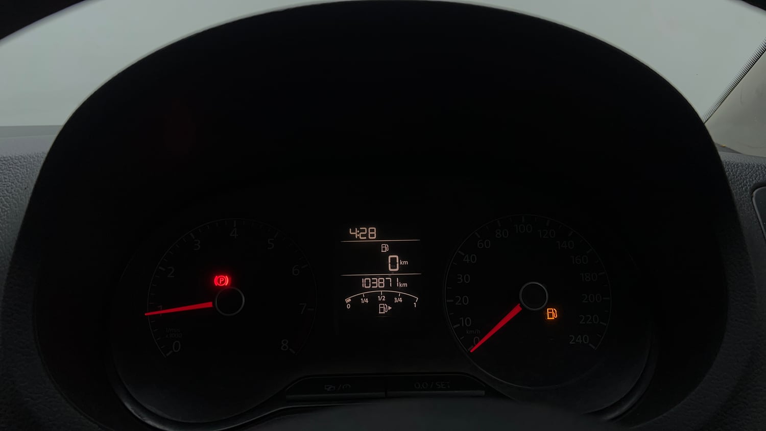 Used 2014 Volkswagen Polo Comfortline 1.2L (P) Petrol Manual interior CLUSTERMETER VIEW
