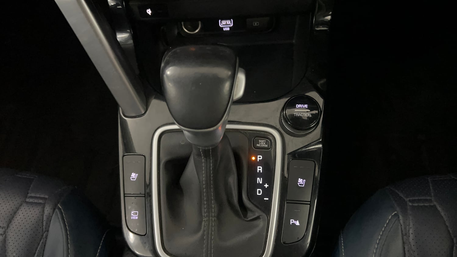 Used 2022 Kia Seltos X Line 1.4 DCT Petrol Automatic interior GEAR  KNOB VIEW