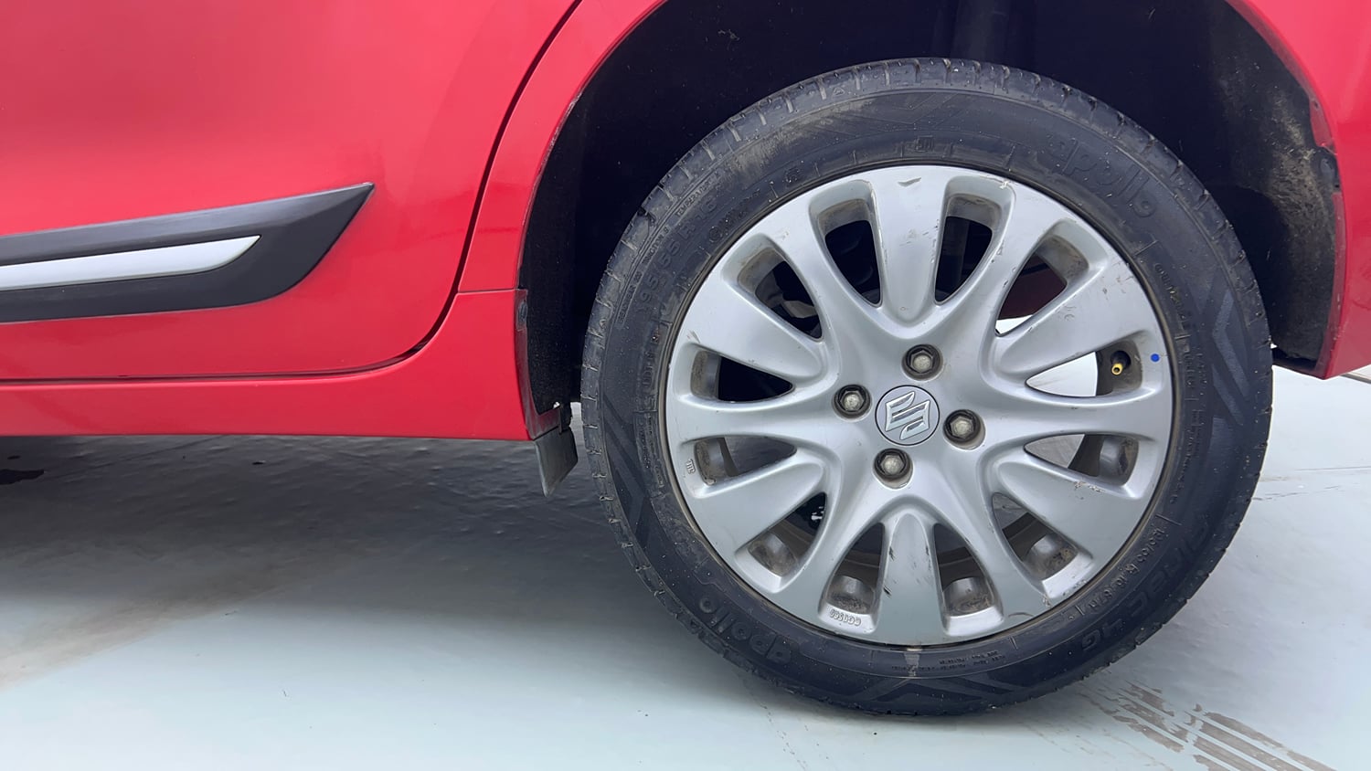 Used 2017 Maruti Suzuki Baleno Zeta 1.2 AT Petrol Automatic tyres LEFT REAR TYRE RIM VIEW