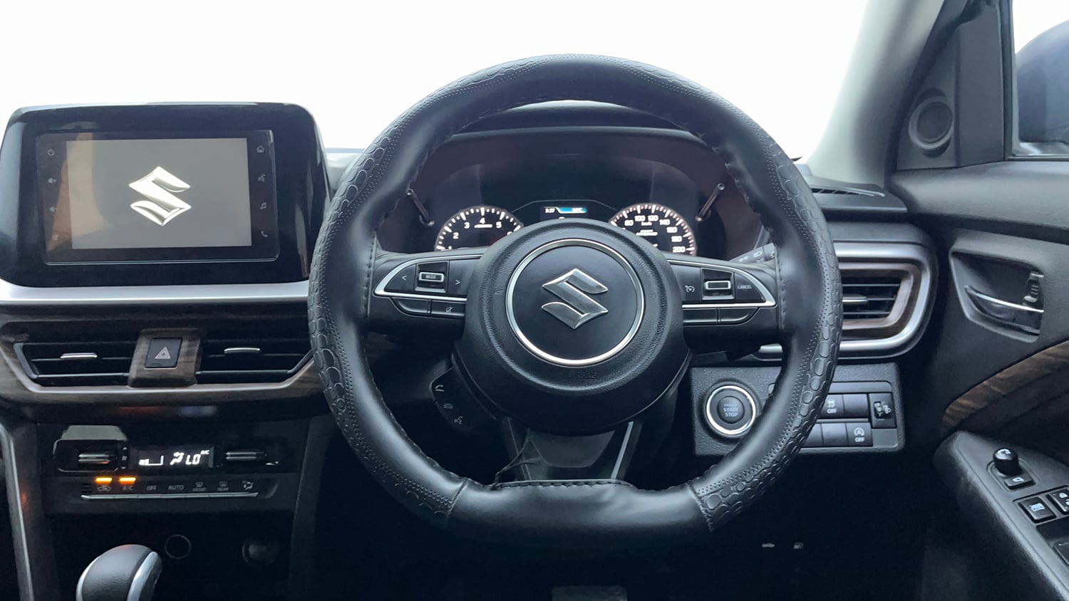 Used 2025 Maruti Suzuki Brezza ZXi AT Petrol Automatic interior STEERING VIEW