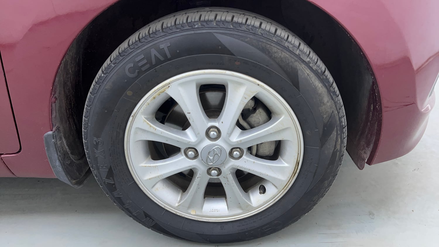 Used 2016 Hyundai Grand i10 Asta 1.2 Kappa VTVT Petrol Manual tyres RIGHT FRONT TYRE RIM VIEW