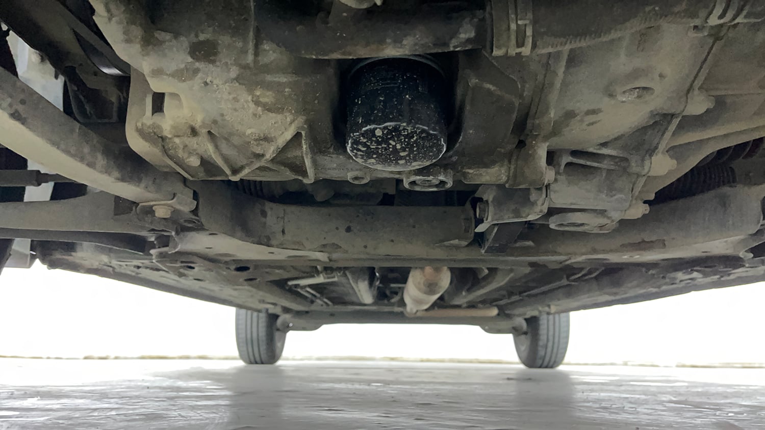 Used 2022 Renault Triber RXZ Dual Tone Petrol Manual extra FRONT LEFT UNDERBODY VIEW