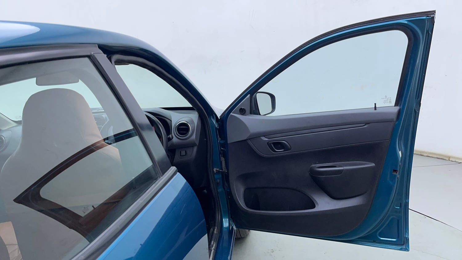 Used 2022 Renault Kwid RXT 1.0 (O) Petrol Manual interior RIGHT FRONT DOOR OPEN VIEW
