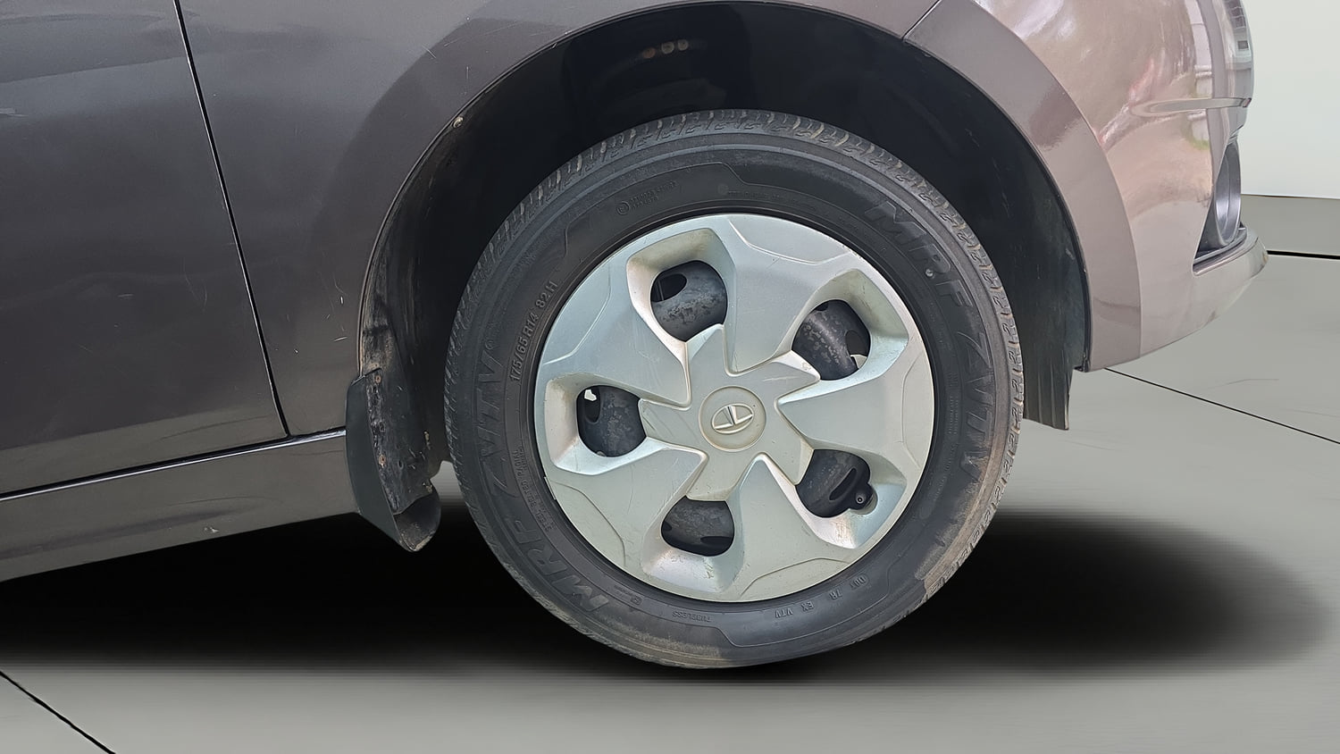 Used 2019 Tata Tiago Revotron XT Petrol Manual tyres RIGHT FRONT TYRE RIM VIEW
