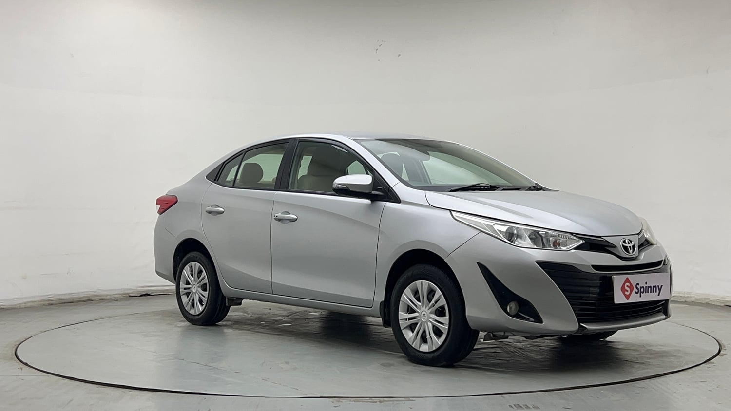 Used 2019 Toyota Yaris G CVT Petrol Automatic exterior RIGHT FRONT CORNER VIEW