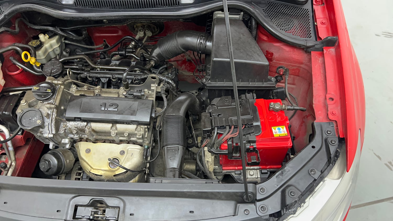 Used 2014 Volkswagen Polo Comfortline 1.2L (P) Petrol Manual engine ENGINE LEFT SIDE VIEW
