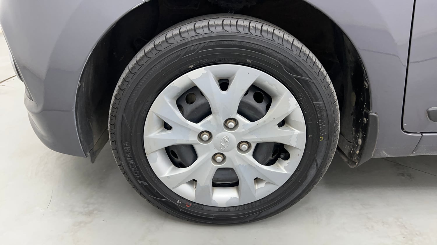 Used 2016 Hyundai Grand i10 Sportz 1.2 Kappa VTVT Petrol Manual tyres LEFT FRONT TYRE RIM VIEW