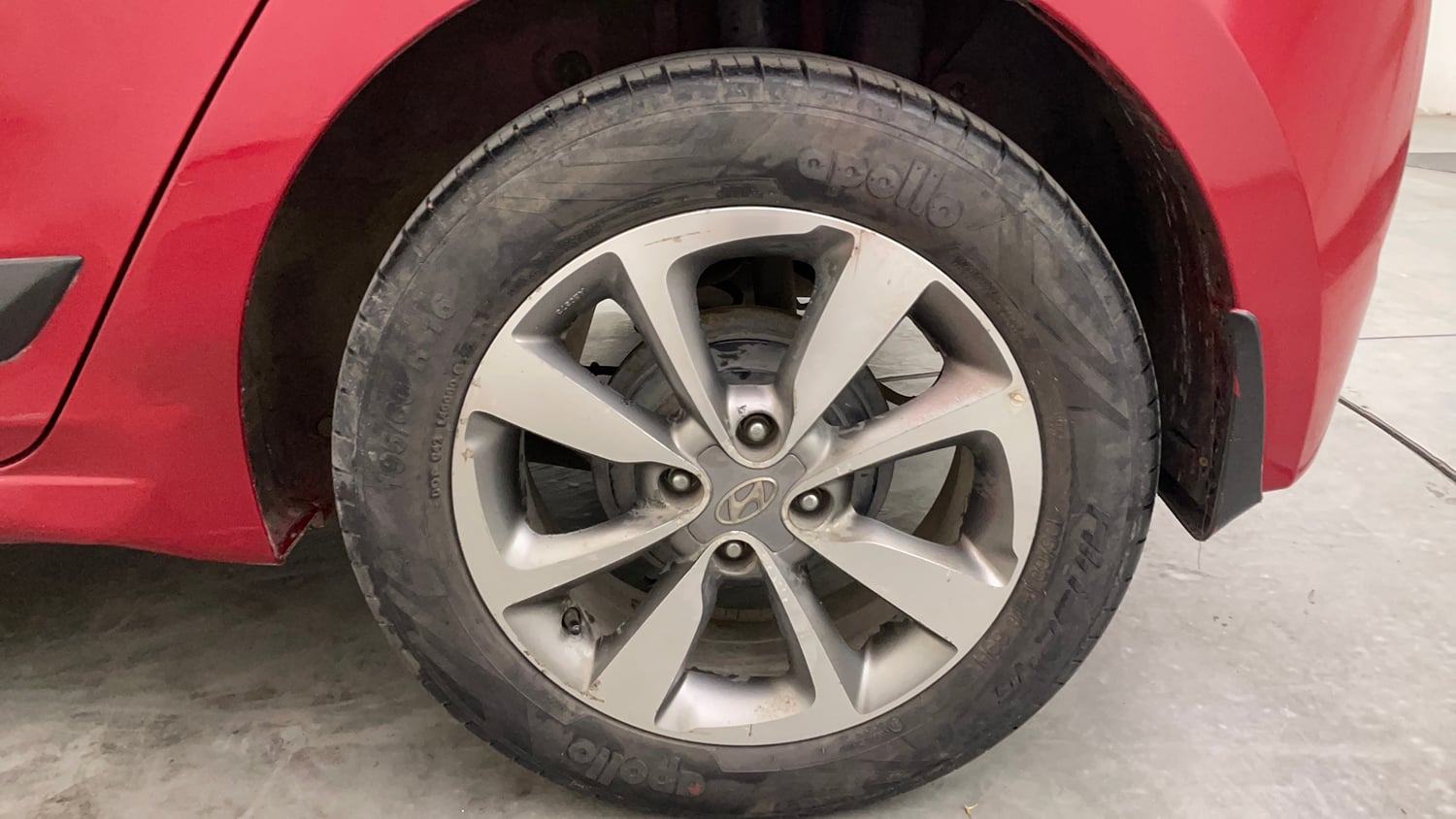 Used 2017 Hyundai Elite i20 Asta 1.2 (O) Petrol Manual tyres LEFT REAR TYRE RIM VIEW