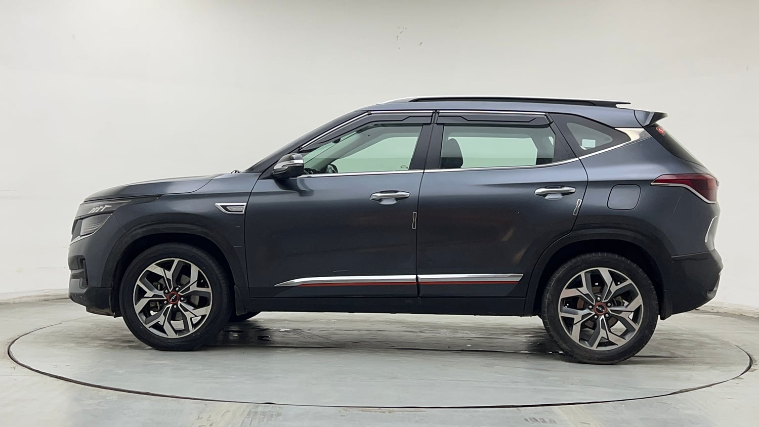 Used 2023 Kia Seltos X Line 1.4 DCT Petrol Automatic exterior LEFT SIDE VIEW