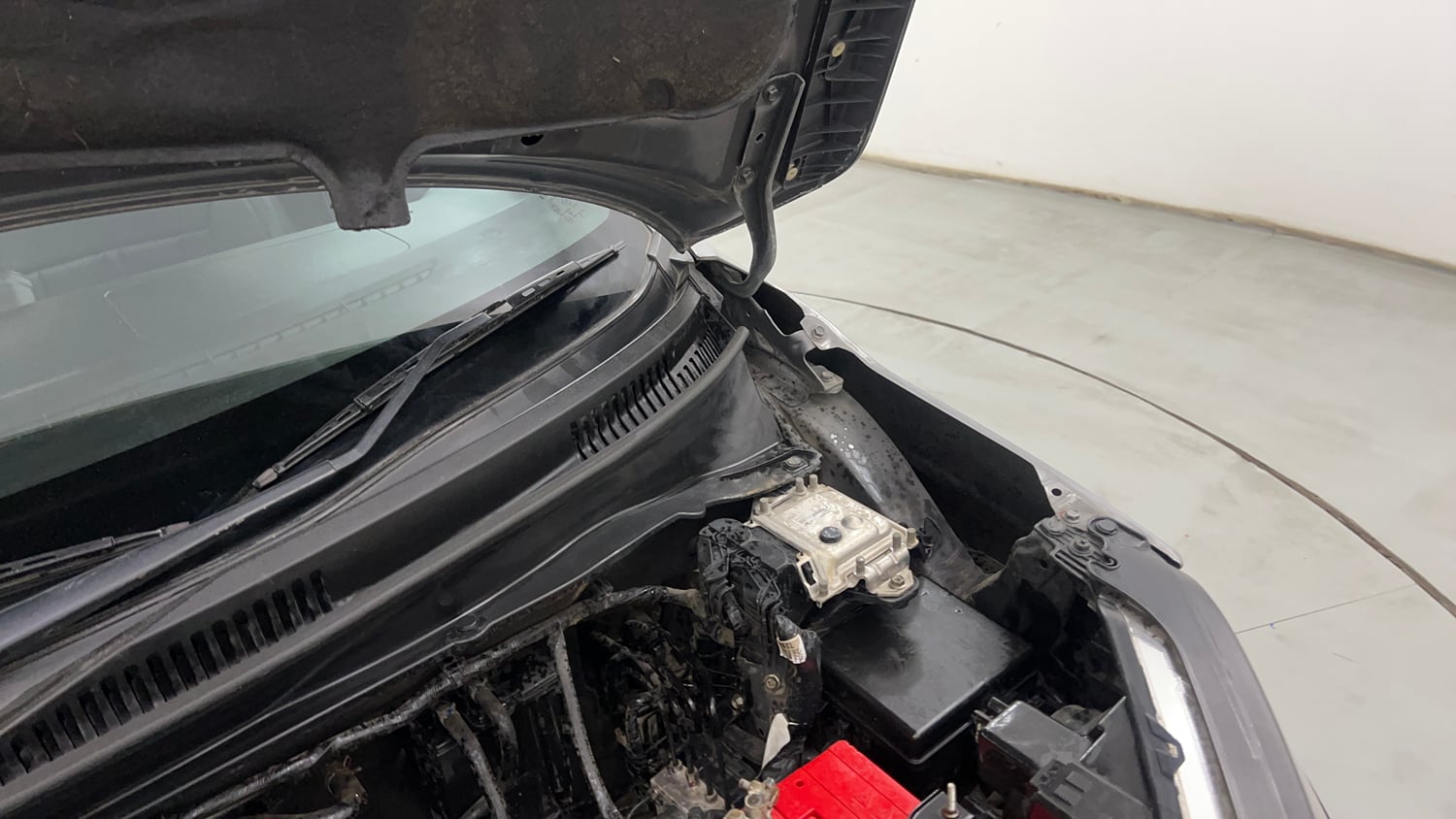 Used 2018 Maruti Suzuki Ignis Delta 1.2 AMT Petrol Automatic engine ENGINE LEFT SIDE HINGE & APRON VIEW