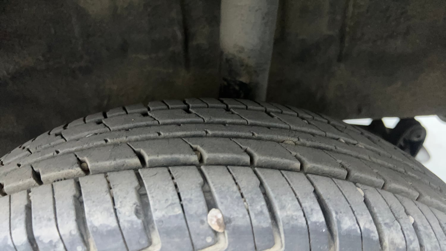 Used 2018 Renault Kwid 1.0 RXT AMT Opt Petrol Automatic tyres LEFT REAR TYRE TREAD VIEW