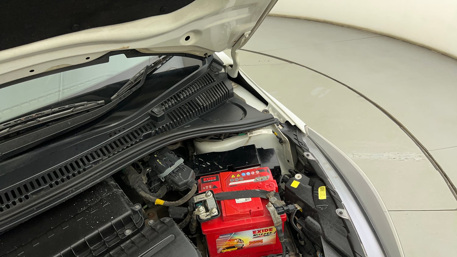 Used 2020 Tata Tiago XZ Plus Petrol Manual engine ENGINE LEFT SIDE HINGE & APRON VIEW