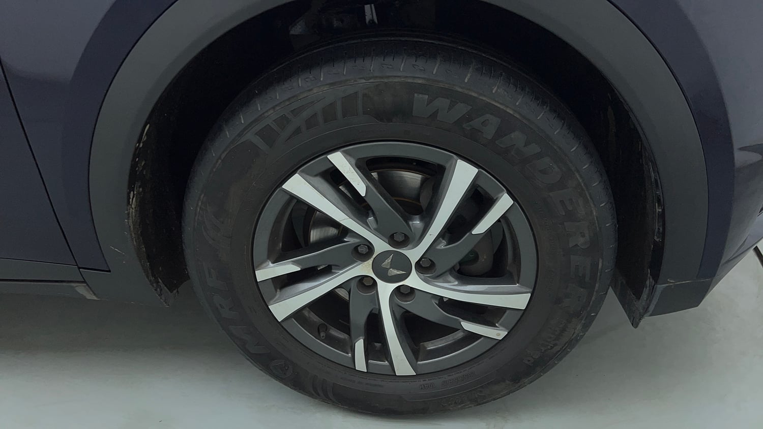 Used 2024 Mahindra XUV700 AX 5 Diesel AT 7 STR Diesel Automatic tyres RIGHT FRONT TYRE RIM VIEW