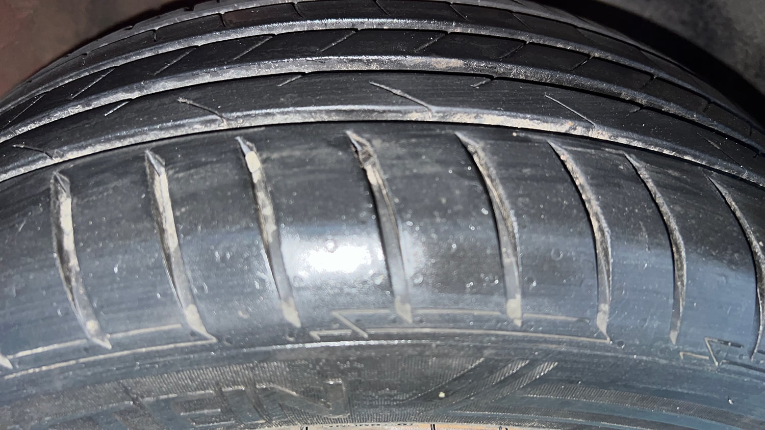 Used 2014 Volkswagen Polo Comfortline 1.2L (P) Petrol Manual tyres RIGHT FRONT TYRE TREAD VIEW