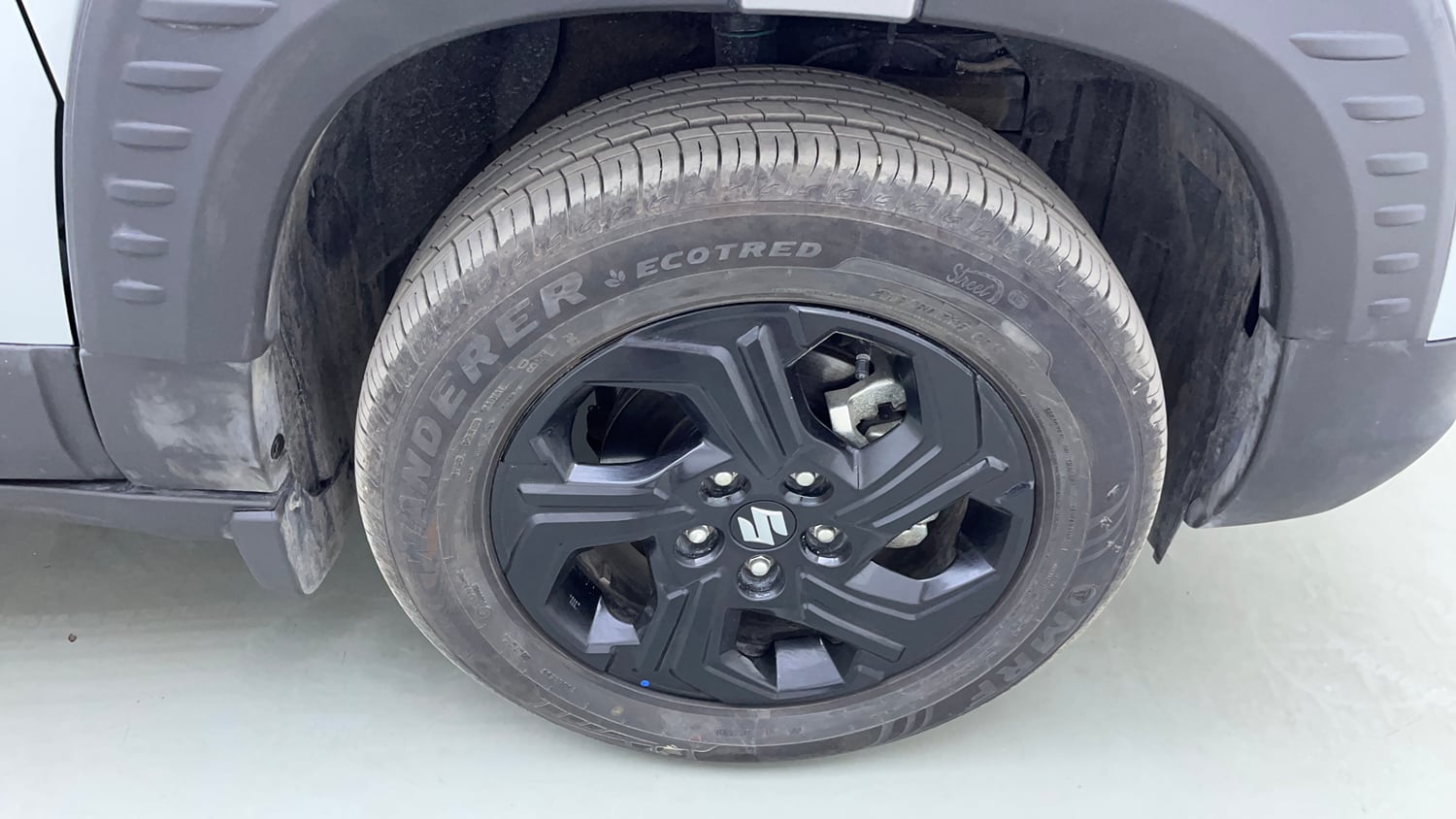 Used 2025 Maruti Suzuki Brezza ZXi AT Petrol Automatic tyres RIGHT FRONT TYRE RIM VIEW