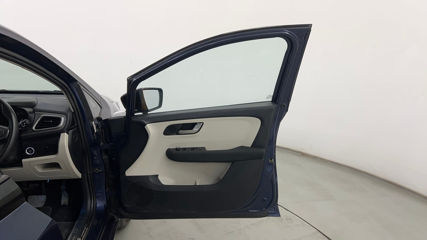 Used 2022 Tata Altroz XZA Petrol Petrol Automatic interior RIGHT FRONT DOOR OPEN VIEW