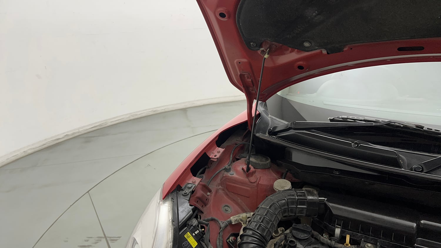 Used 2019 Maruti Suzuki Swift ZXi Petrol Manual engine ENGINE RIGHT SIDE HINGE & APRON VIEW