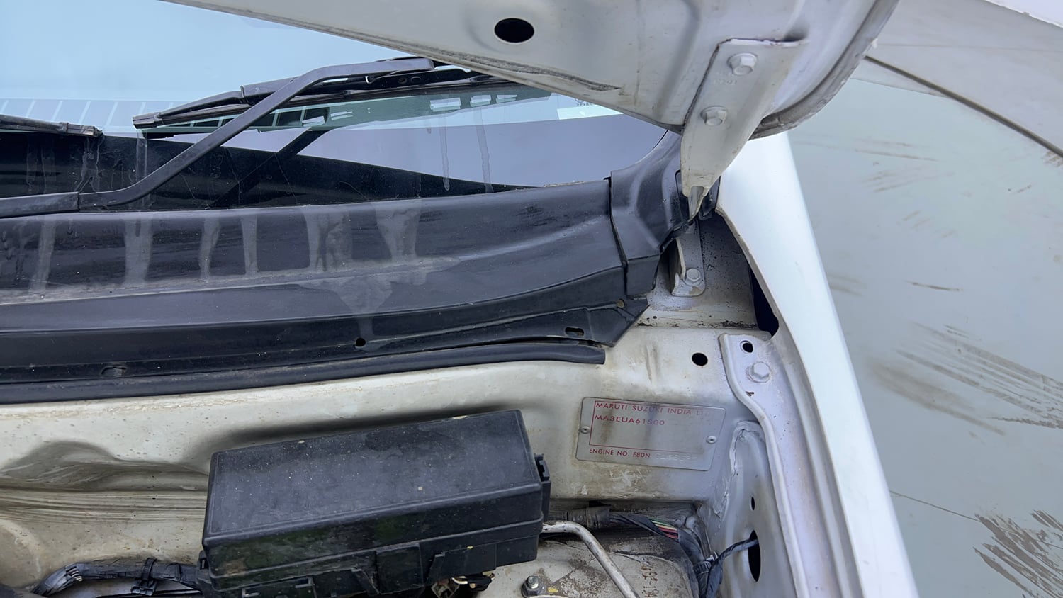 Used 2019 Maruti Suzuki Alto 800 VXi Petrol Manual engine ENGINE LEFT SIDE HINGE & APRON VIEW