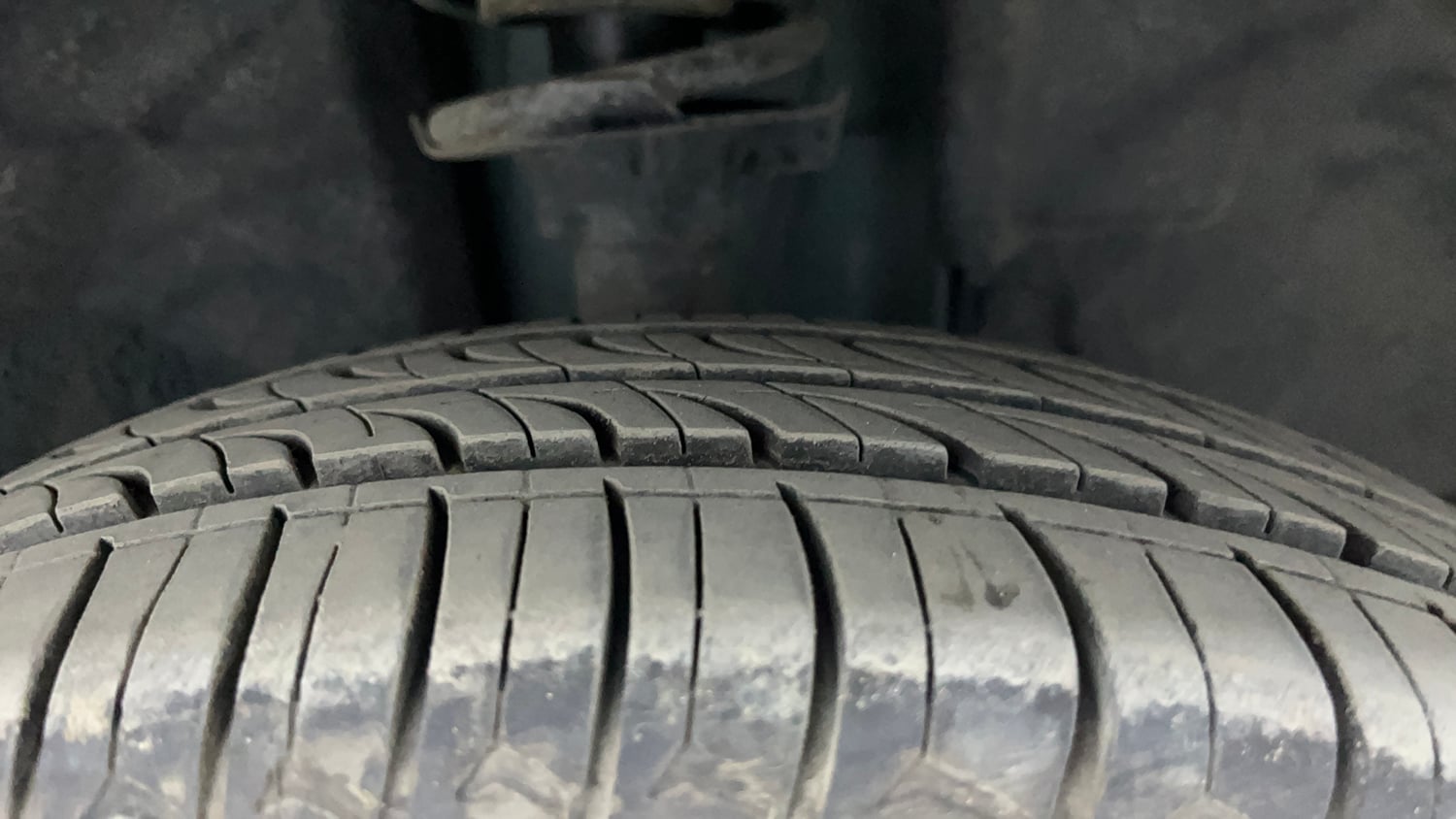 Used 2022 Renault Kwid RXT 1.0 (O) Petrol Manual tyres RIGHT FRONT TYRE TREAD VIEW