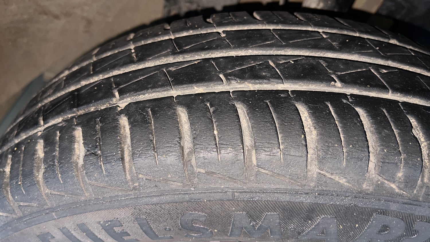 Used 2022 Renault Kwid CLIMBER AMT Petrol Automatic tyres RIGHT FRONT TYRE TREAD VIEW