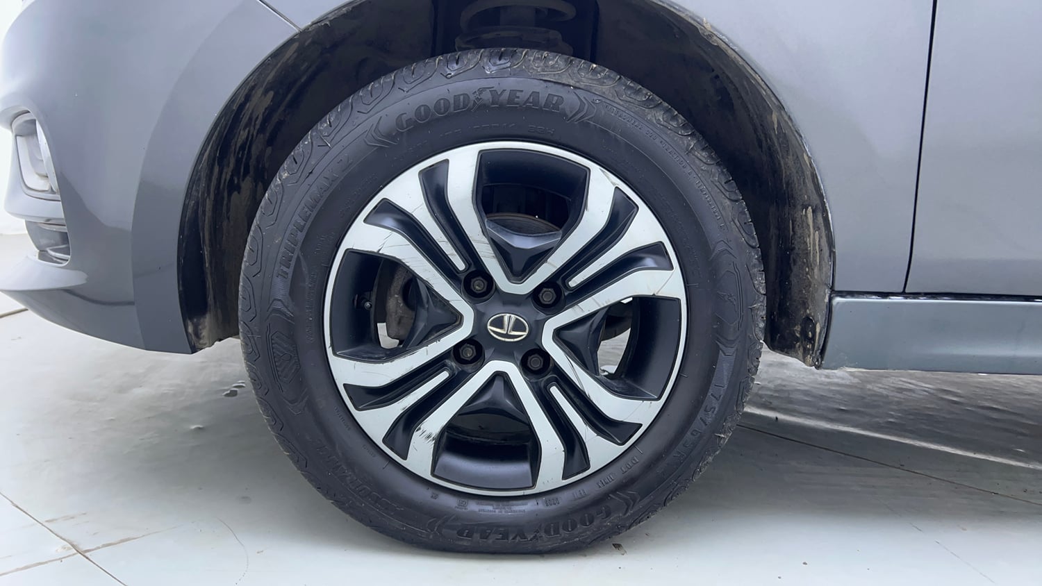 Used 2022 Tata Tiago XZ Plus CNG Cng Manual tyres LEFT FRONT TYRE RIM VIEW