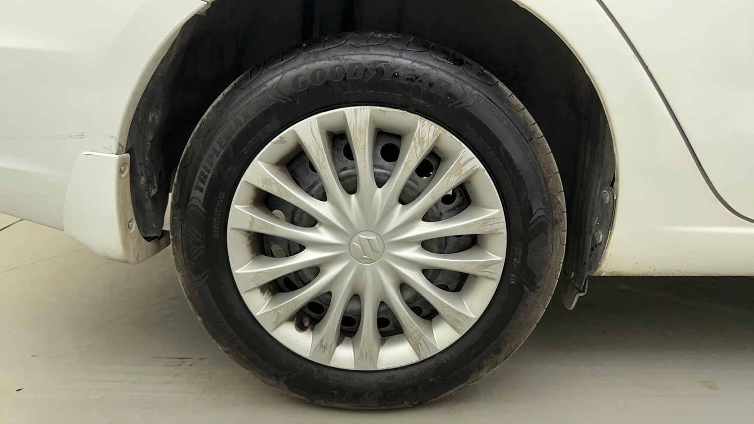 Used 2016 Maruti Suzuki Ciaz VXi+ Petrol Manual tyres RIGHT REAR TYRE RIM VIEW