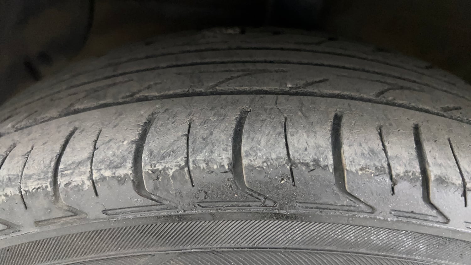 Used 2015 Hyundai Grand i10 Asta AT 1.2 Kappa VTVT Petrol Automatic tyres LEFT FRONT TYRE TREAD VIEW