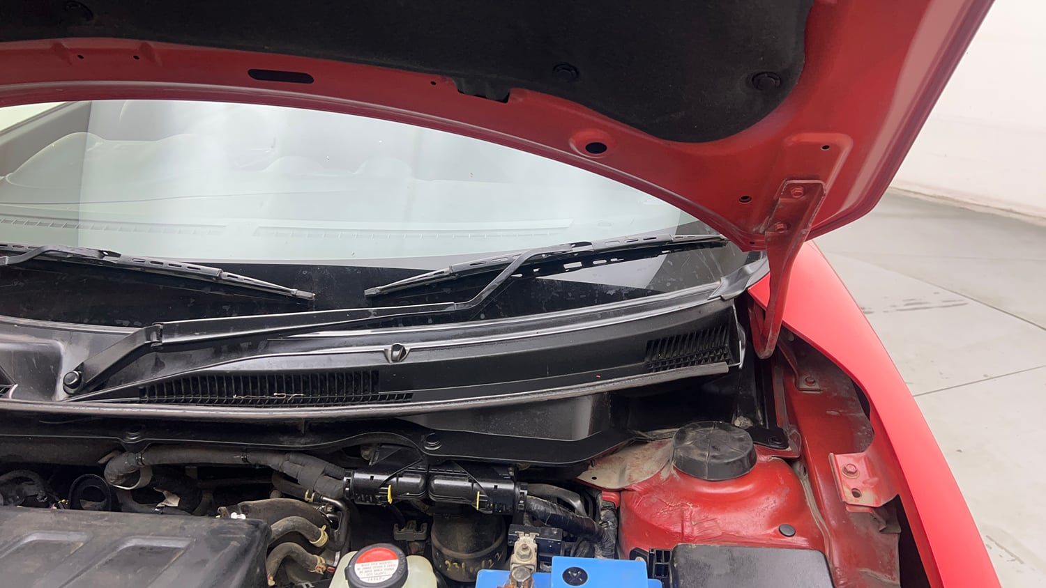 Used 2019 Maruti Suzuki Swift ZDi AMT Diesel Automatic engine ENGINE LEFT SIDE HINGE & APRON VIEW