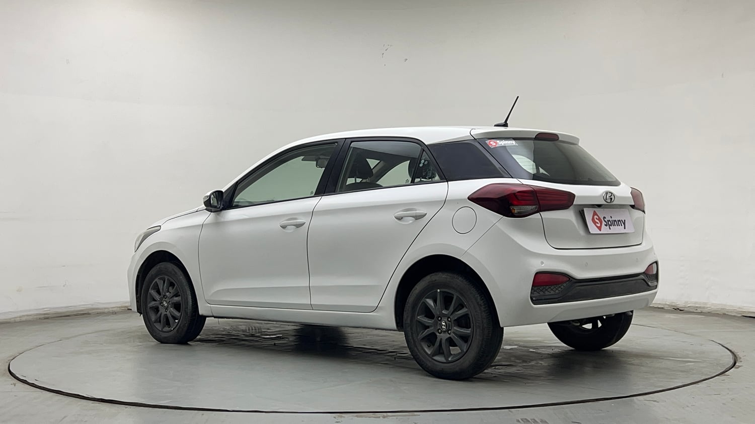 Used 2019 Hyundai Elite i20 Sportz Plus 1.2 CVT Petrol Automatic exterior LEFT REAR CORNER VIEW