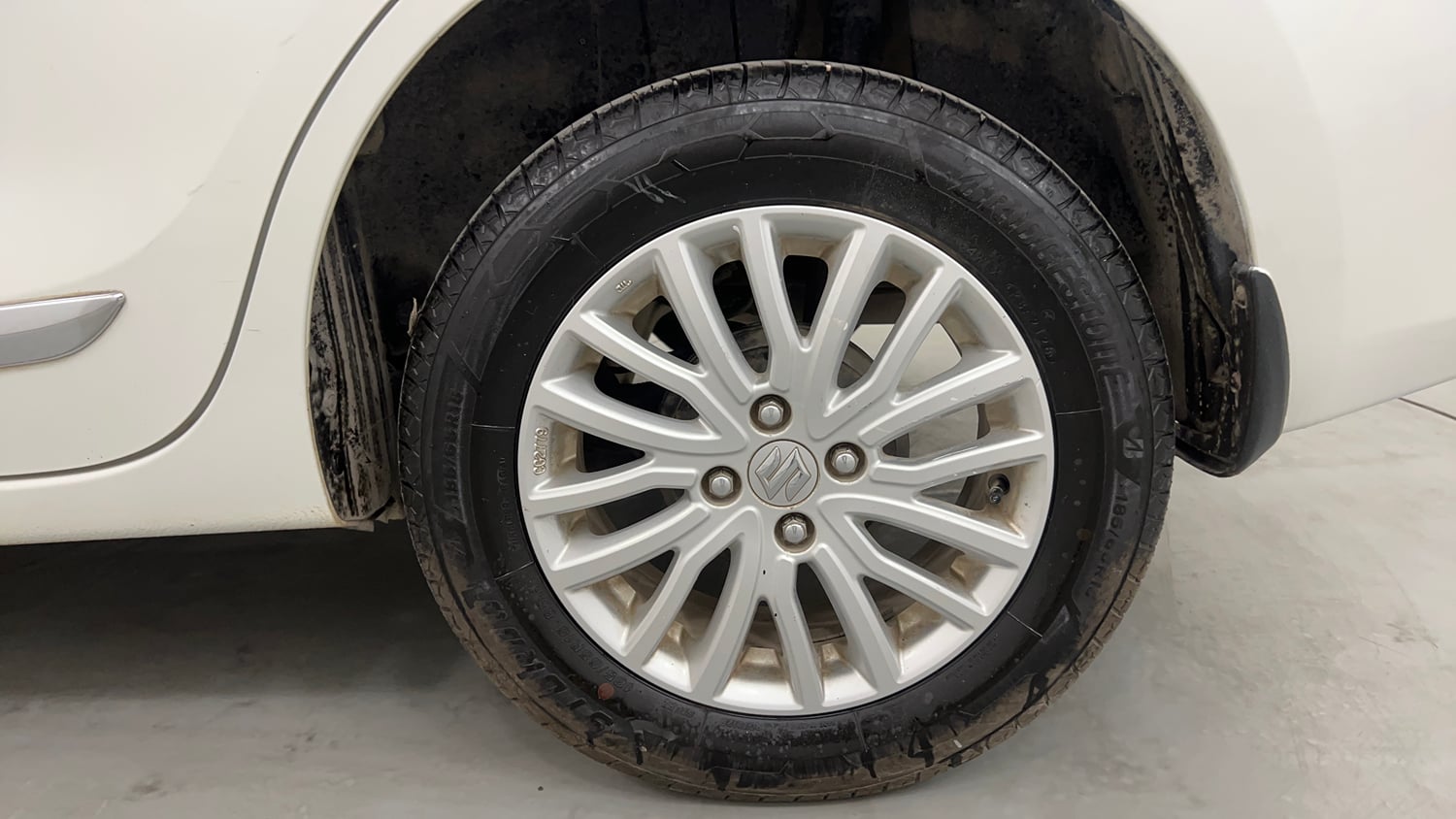 Used 2020 Maruti Suzuki Dzire ZXi AMT Petrol Automatic tyres LEFT REAR TYRE RIM VIEW