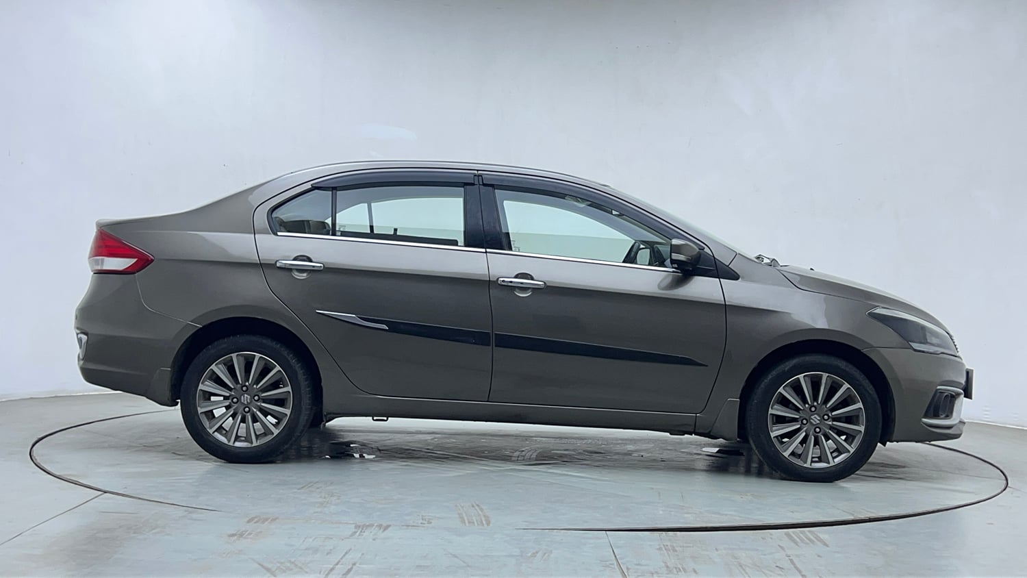 Used 2020 Maruti Suzuki Ciaz Alpha 1.5 AT Petrol Automatic exterior RIGHT SIDE VIEW
