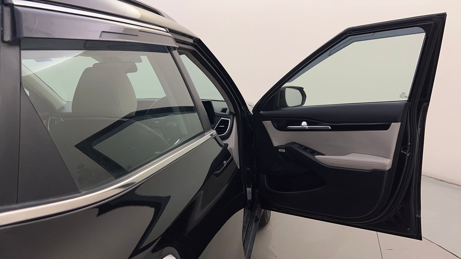 Used 2020 Kia Seltos GTX Plus 1.4 Petrol Manual interior RIGHT FRONT DOOR OPEN VIEW