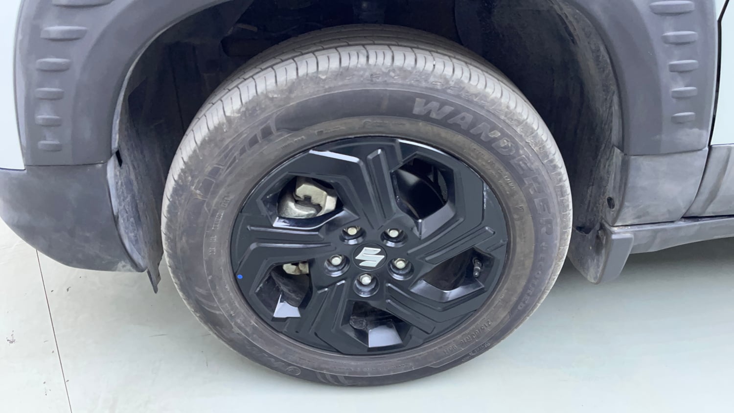 Used 2025 Maruti Suzuki Brezza ZXi AT Petrol Automatic tyres LEFT FRONT TYRE RIM VIEW