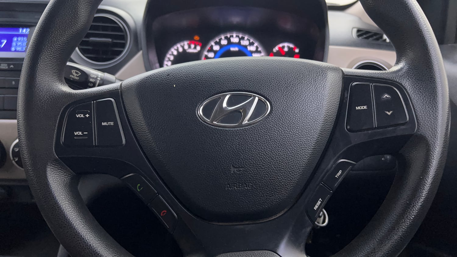 Used 2016 Hyundai Grand i10 Sportz 1.2 Kappa VTVT Petrol Manual top_features Steering mounted controls