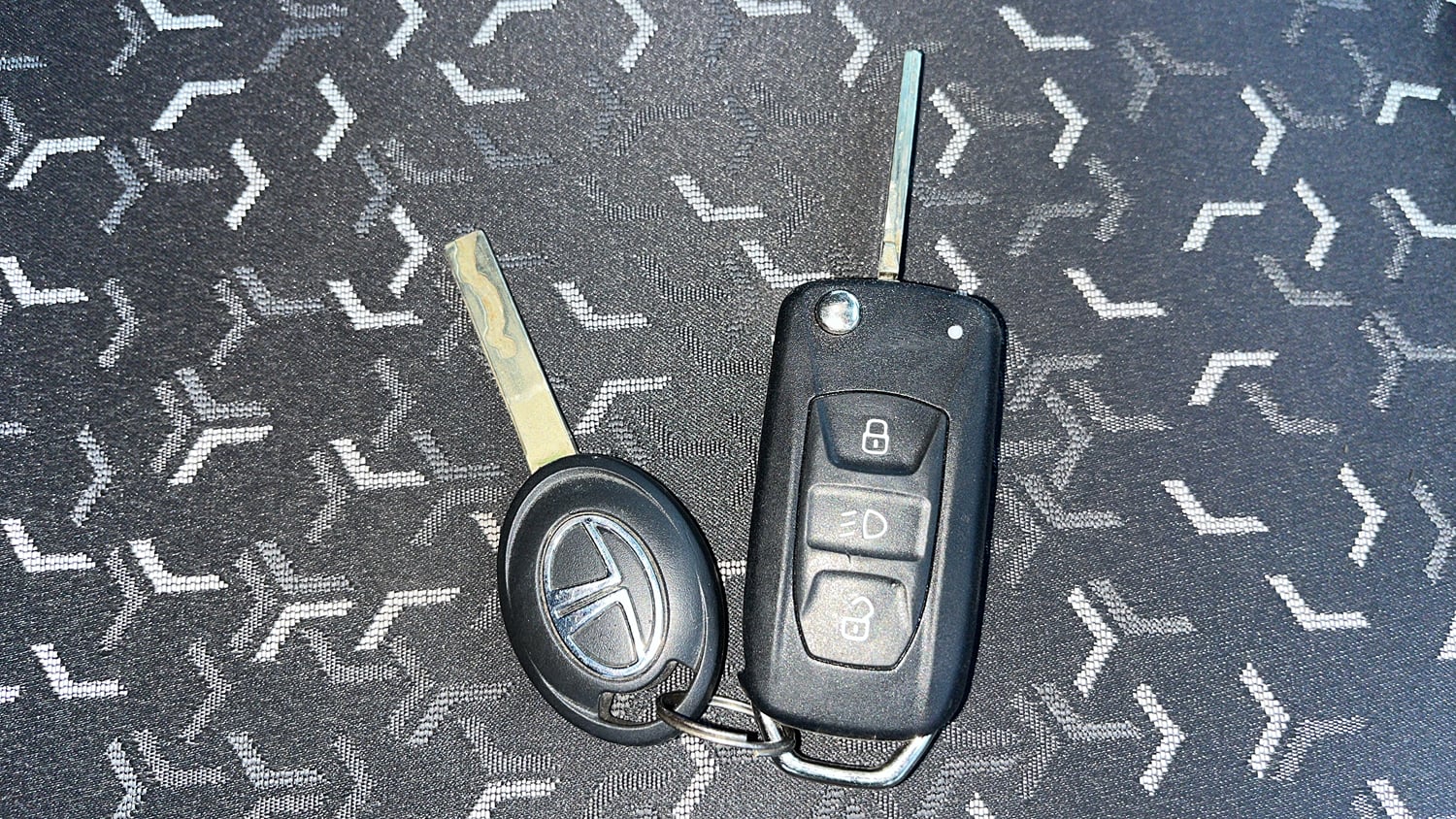 Used 2020 Tata Tiago XZ Plus Dual Tone Petrol Manual extra CAR KEY VIEW