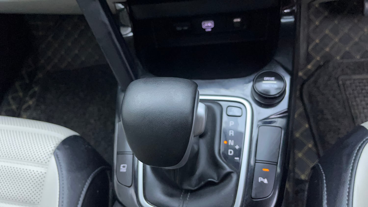 Used 2024 kia Seltos HTX 1.5 Petrol IVT Petrol Automatic interior GEAR  KNOB VIEW