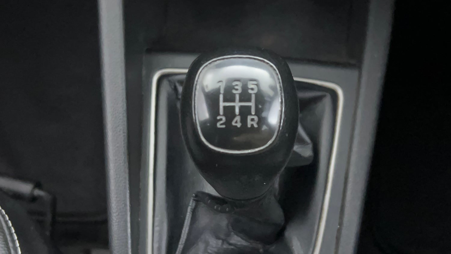 Used 2015 Hyundai Elite i20 Sportz 1.2 Petrol Manual interior GEAR  KNOB VIEW